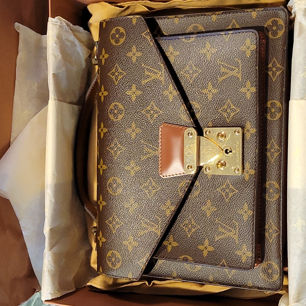 Louis Vuitton purse